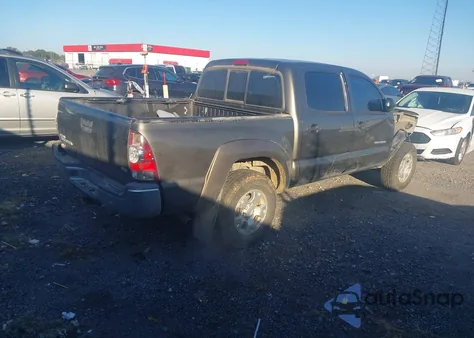 2013 Toyota Tacoma Base V6 z USA, uszkodzony, nr VIN 3TMLU4EN4DM123154